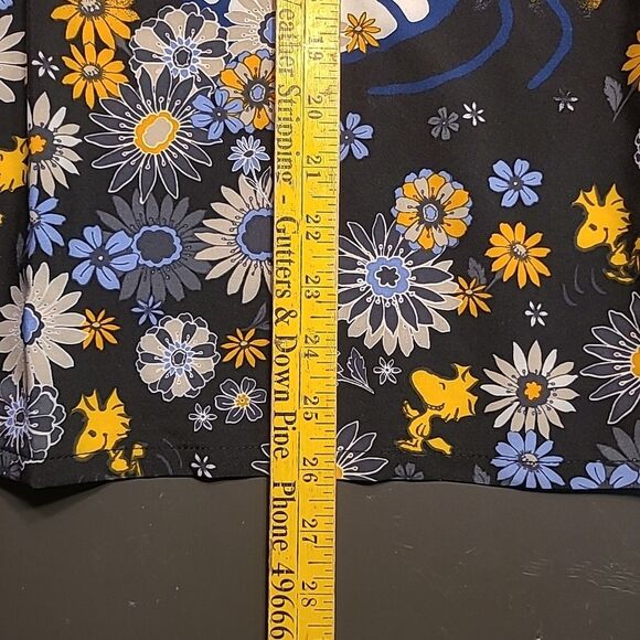 Cherokee Scrubs Shirt Nurse Tooniforms Peanuts Snoopy Floral VNeck Large NEW NWT - Picture 7 of 8